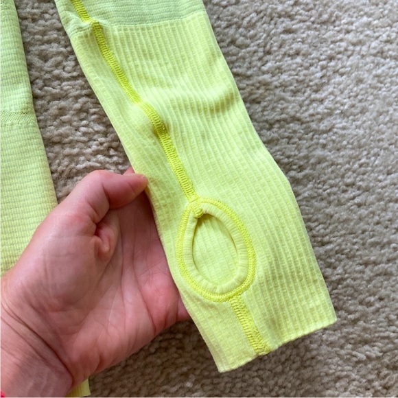 Lululemon Athletica Run Swiftly Long Sleeve Turtleneck Tee - Picture 4 of 6